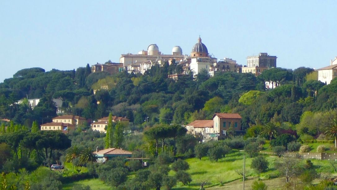 Castel_Gandolfo_-_panorama_da_Albano_laziale